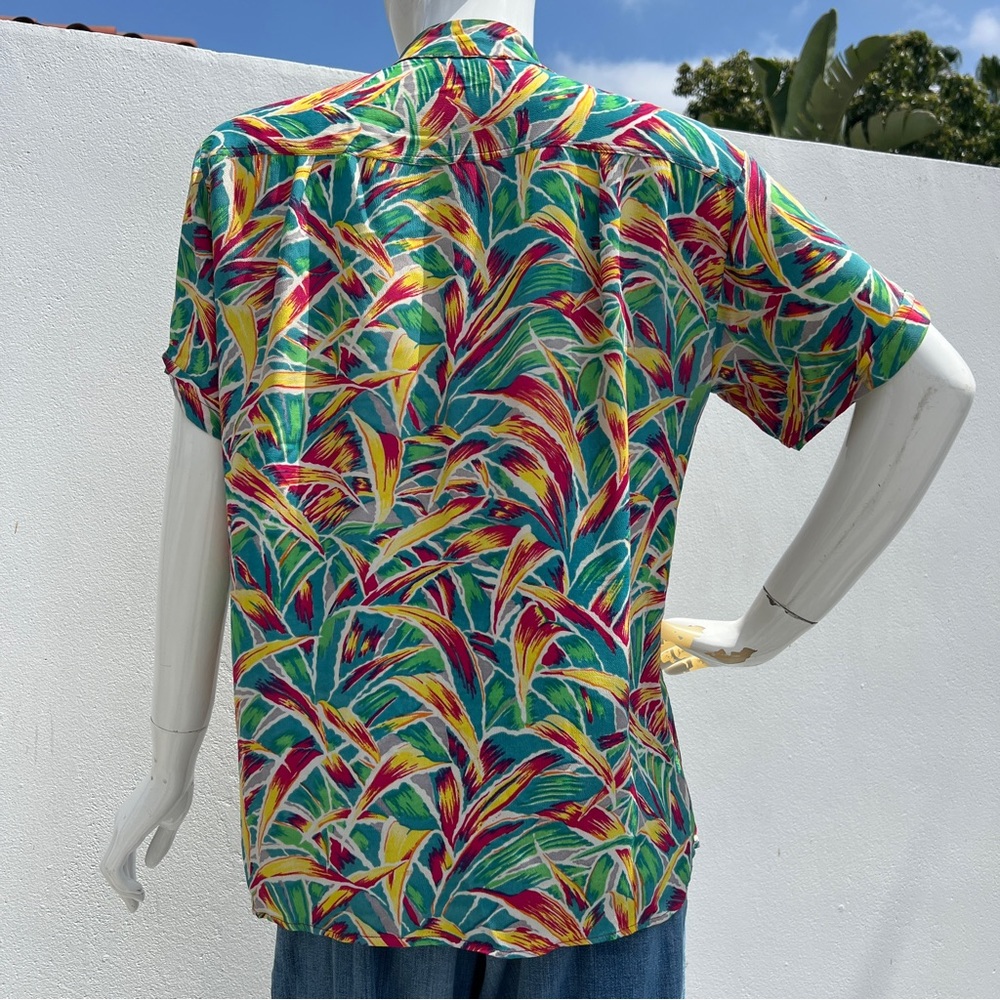 VTG Tropical Leaf Multicolor Print Short Sleeve Button Up - Picture 5 of 11